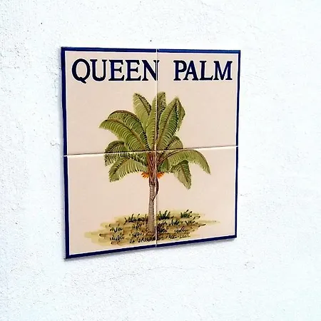 Queen Palm Apartment *