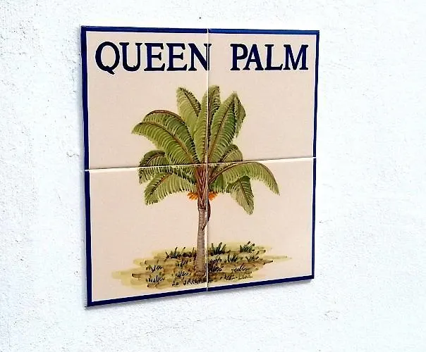 Queen Palm Apartment *